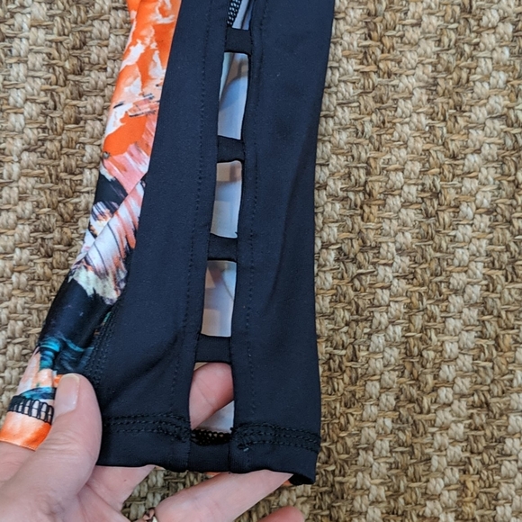 Betsey Johnson Floral Cut Out Leggings Small - Picture 6 of 7